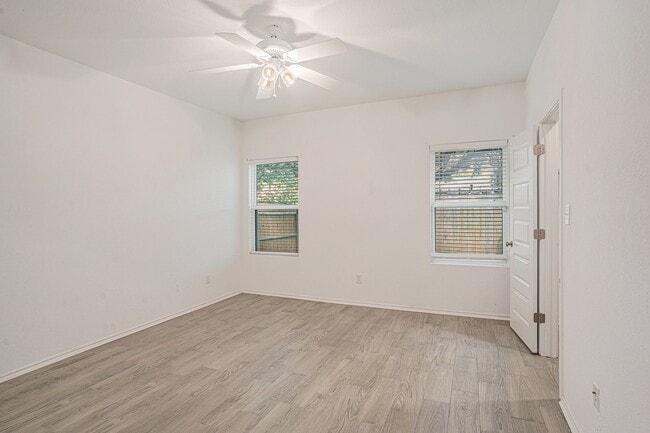 Foto del edificio - 4422 Chandler Rd