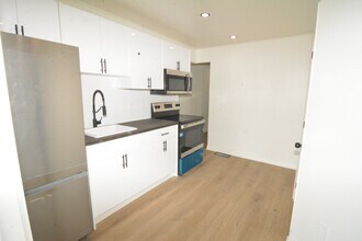 Building Photo - 19 Wellington St