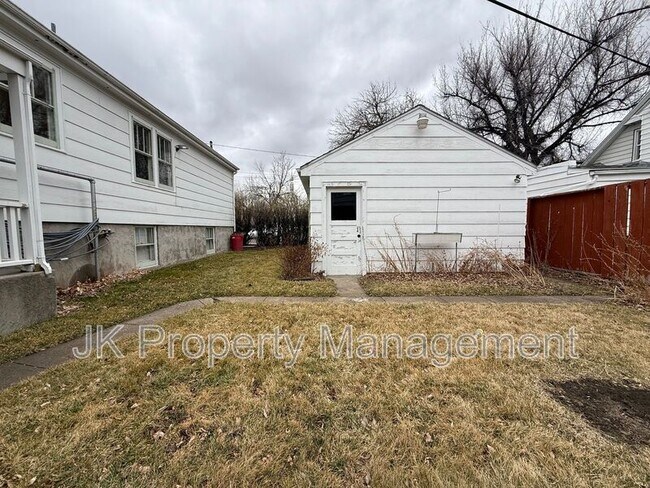 Building Photo - 115 16th St N