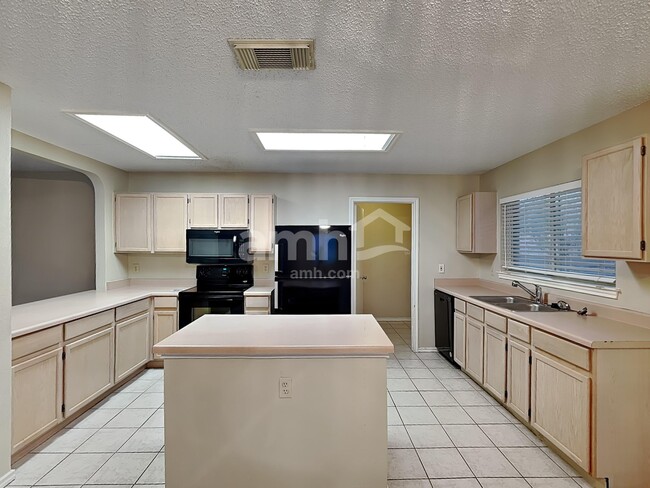 Building Photo - 6322 Regency Ct