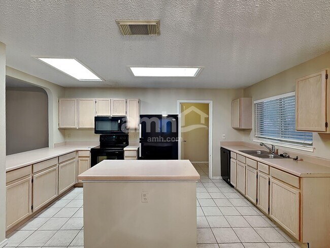 Foto del edificio - 6322 Regency Ct