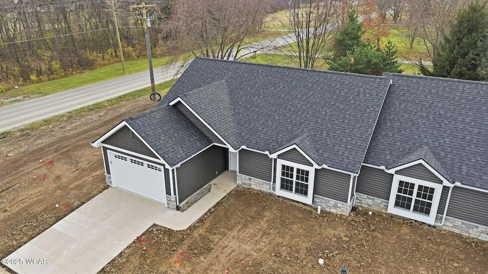 Primary Photo - 2888 Lake Cir Dr