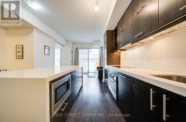 Building Photo - 1080 Bay St.