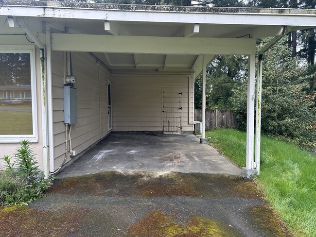 Building Photo - 18015 Sunnyside Ave N