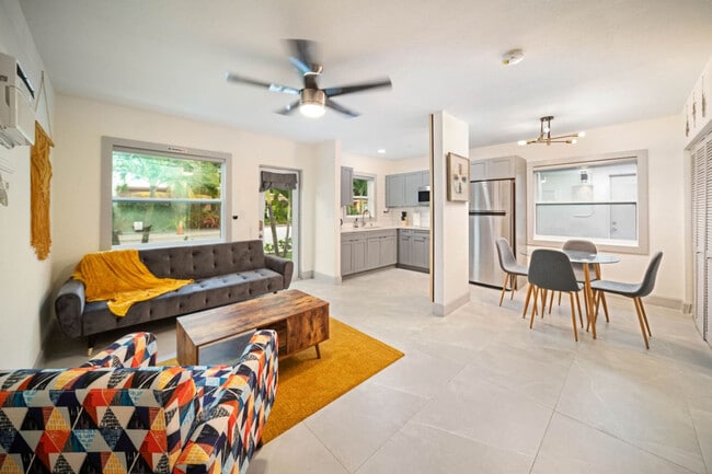 Building Photo - 847 NE 16th Ave