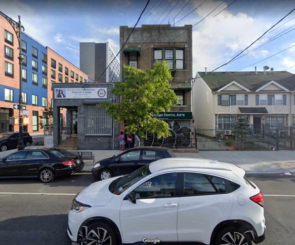 Primary Photo - 2004 Mermaid Ave