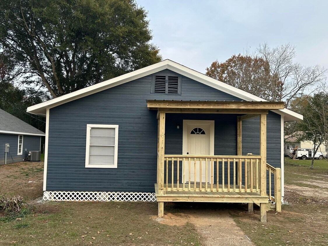 Primary Photo - 3 Bedroom 1 Bath House Available for Rent ...