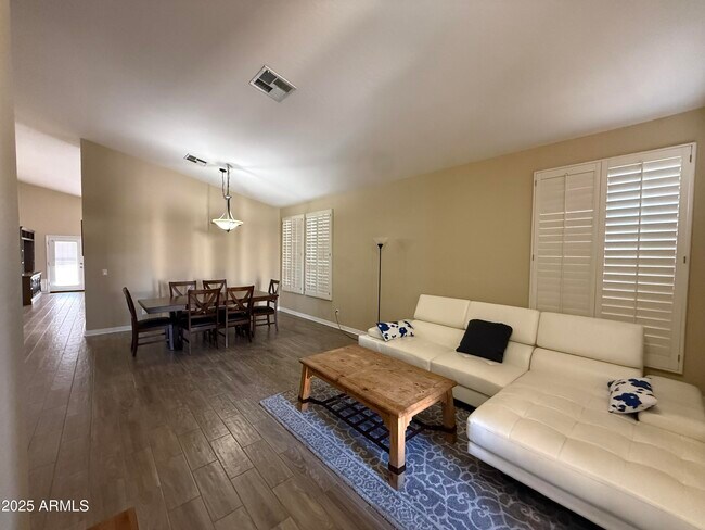 Foto del edificio - 3803 E Grandview Rd