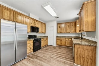 Building Photo - 10917 Spruce Dr S