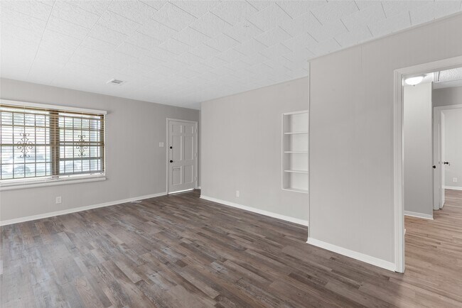 Building Photo - 3734 Daphne St