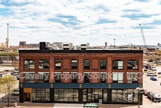 Building Photo - 1832 W Superior St