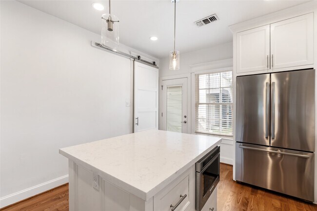 Foto del edificio - 1223 Rutland St