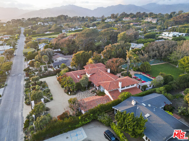 Foto del edificio - 7332 Birdview Ave