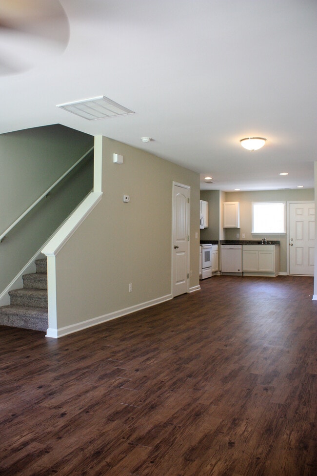 Photo - Cross Creek Apartments