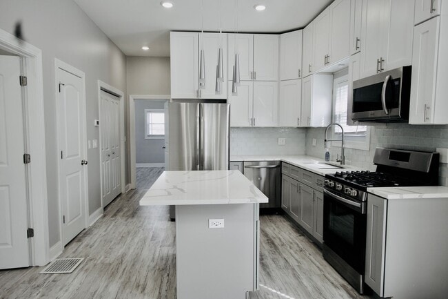 Building Photo - Modern rehabbed 2 Bedroom home with garage