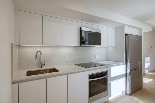 Building Photo - 10 Rosemount