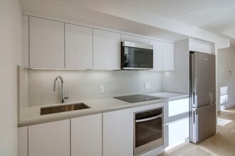 Building Photo - 10 Rosemount