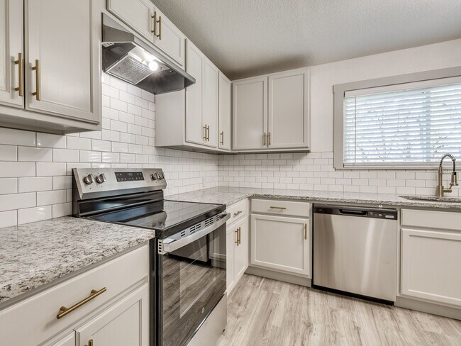 Foto del edificio - 1300 N McKinley Ave