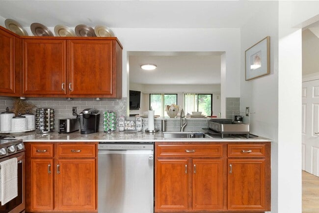 Building Photo - 51 Hudson Heights Dr