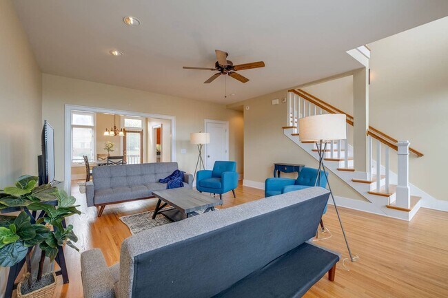 Living Room - 2215 Portland Ave