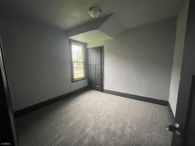 Foto del edificio - 3 br, 1 bath Duplex - 2556 Marlborough St ...