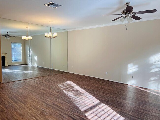Foto del edificio - 17629 Red Oak Dr