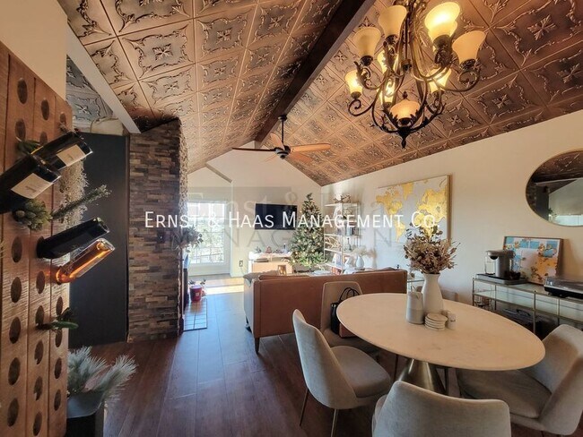 Building Photo - Stunning & Unique 2 Bedroom Top Floor Cond...