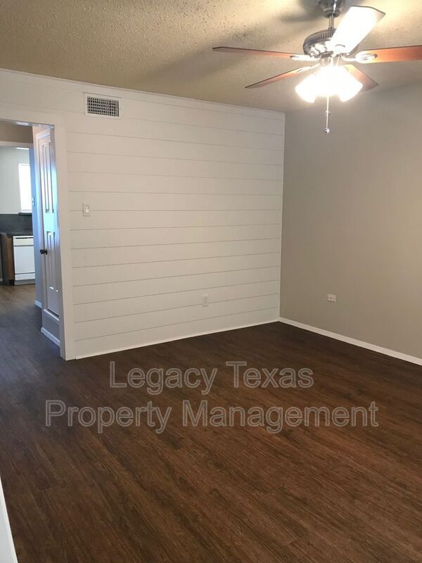 Primary Photo - 1407 Courtney Pl