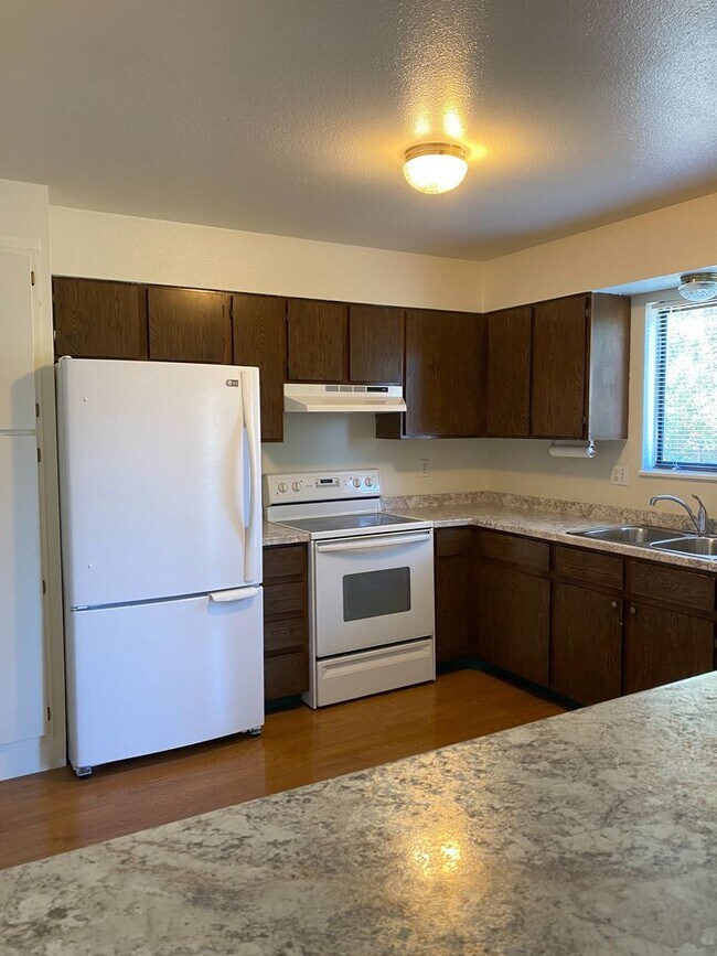 Foto del edificio - Half off of first months rent if a lease is signed before February 28th! 3 BED // 2 BATH HOME WIT...