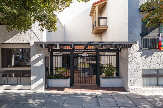 Entrada - Casa Sanchez Apartments