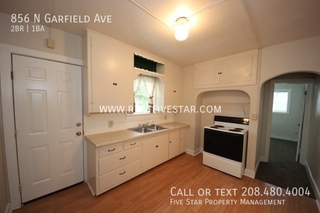 Building Photo - 856 N Garfield Ave