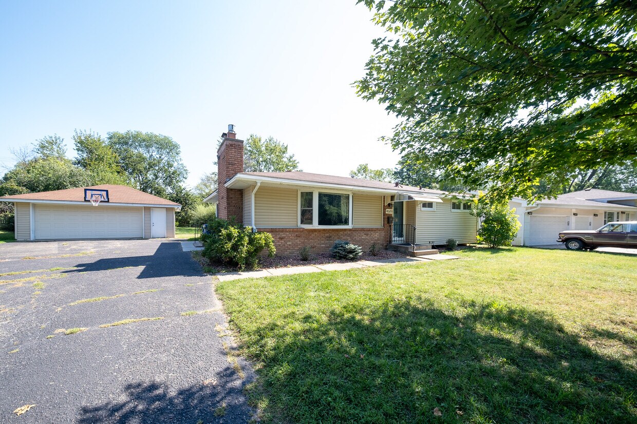 Primary Photo - 4689 Morris Ln