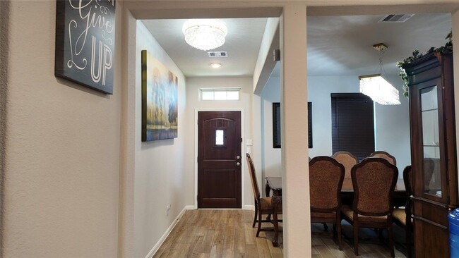 Foto del edificio - 5327 Sunny Ray Dr