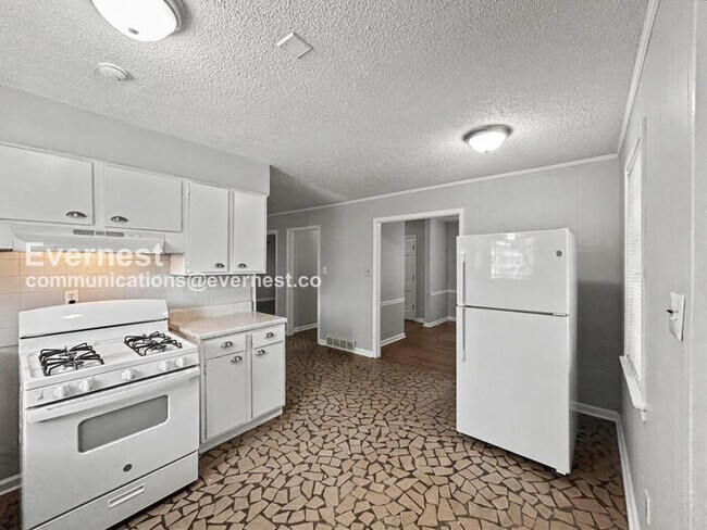 Foto del edificio - 3199 Gina Dr