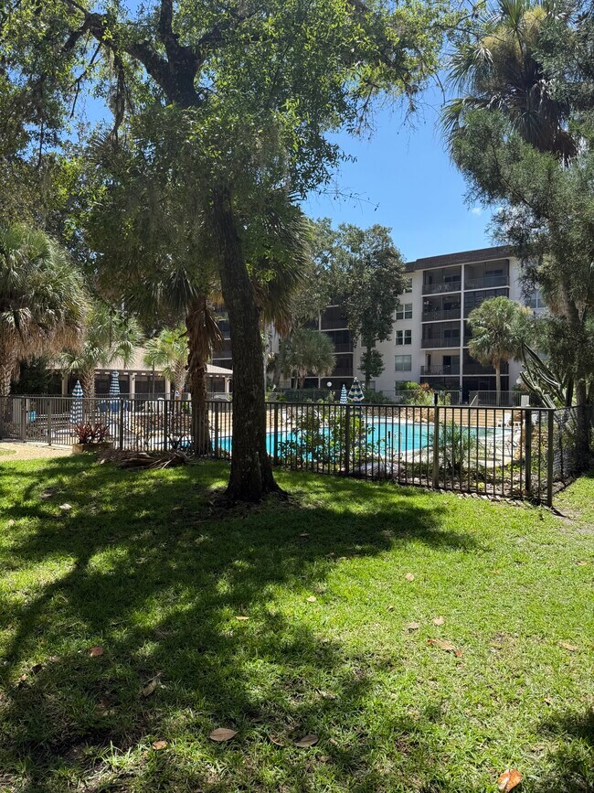 Foto del edificio - 640 N Nova Rd