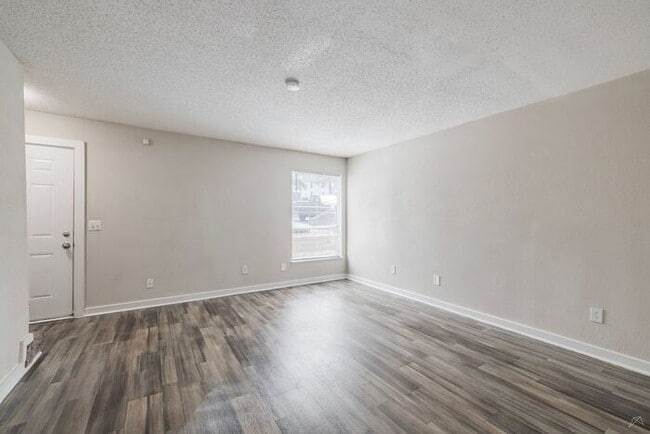 Building Photo - Affordable Living 20 Minutes from Everything Atlanta -2 Bedroom 2 1/2 Baths only $1300*