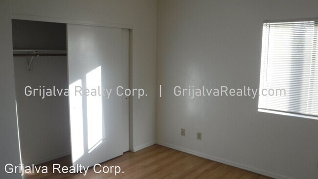 Building Photo - 3 br, 2 bath House - 1634 E. Calle Grandiosa