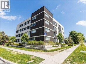 Building Photo - 392 Albert St