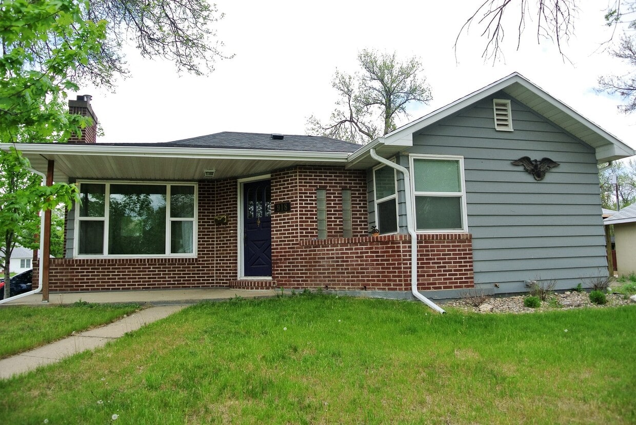 Primary Photo - 2 Bedroom House!