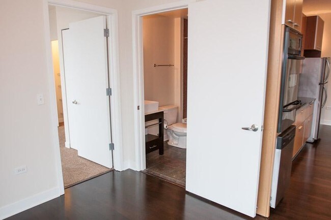 Foto del edificio - 690 W Wayman St