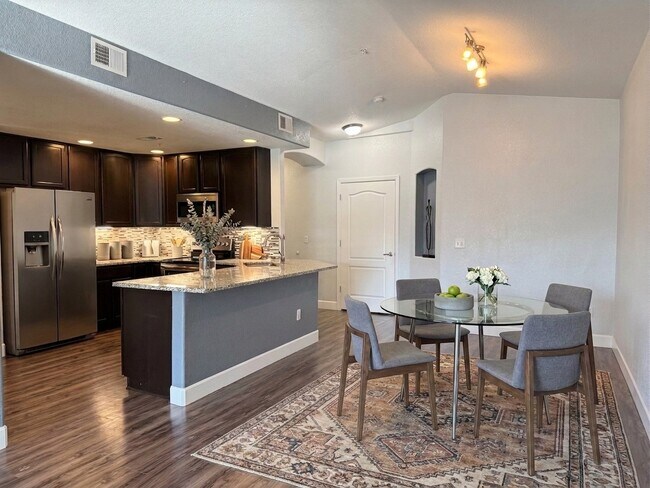 Cocina y comedor - 5015 Northern Lights Dr