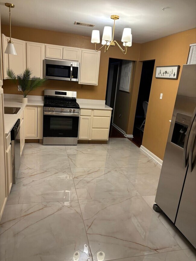 Foto del edificio - 5000 Cardenas Dr