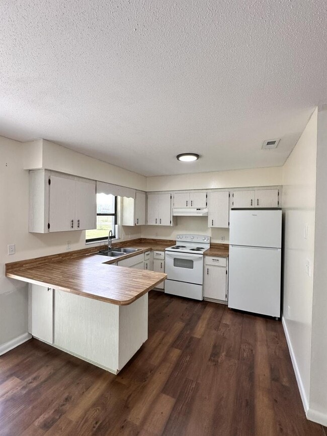 Building Photo - 3 bedroom in Keystone Heights FL 32656