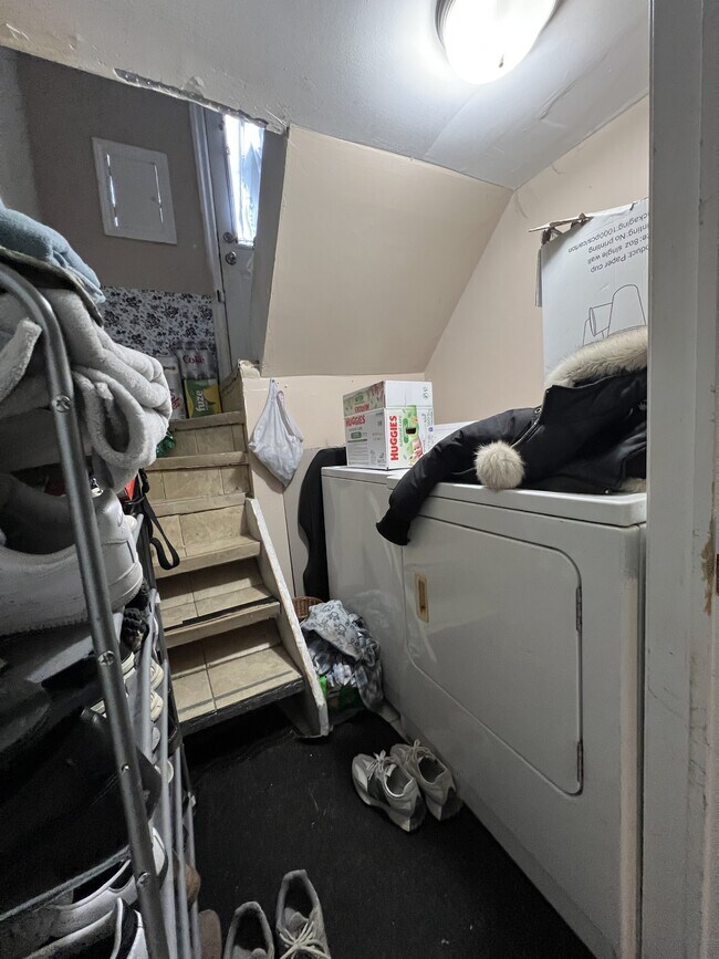 Building Photo - 89 Cleta Dr