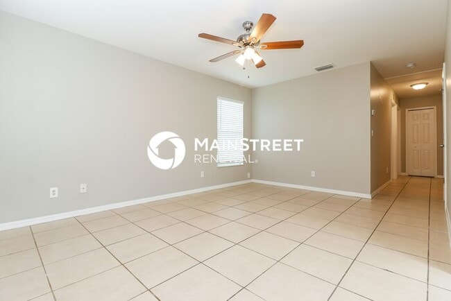 Foto del edificio - 3 Bedroom Pet-Friendly Home in Fort Myers, FL with Main Street Renewal