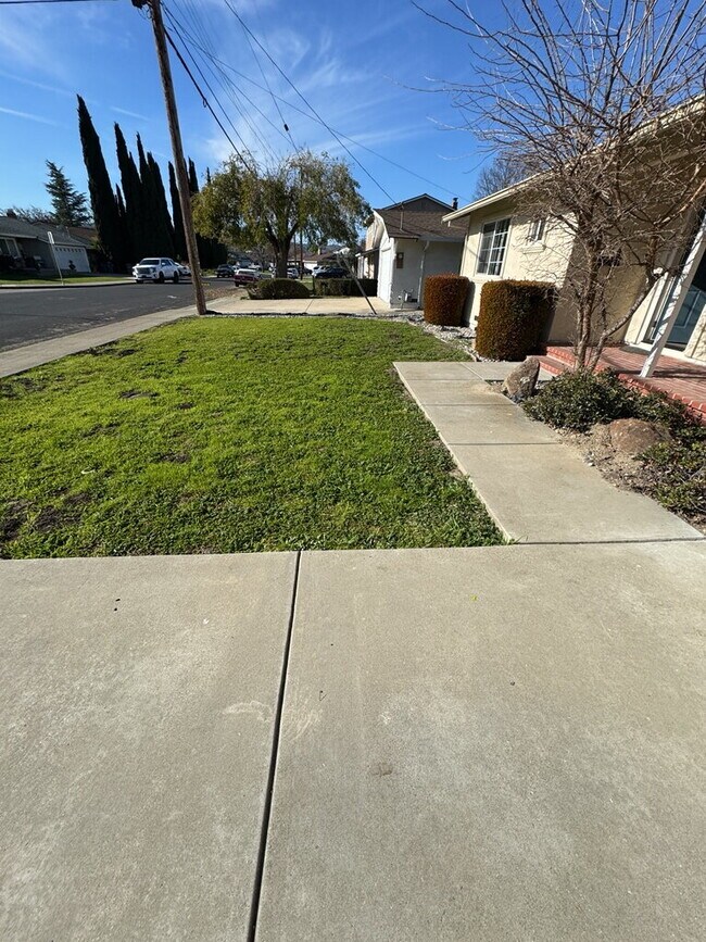 Foto del edificio - Updated 3 Bed, 2 Bath Home Close to Dublin HS