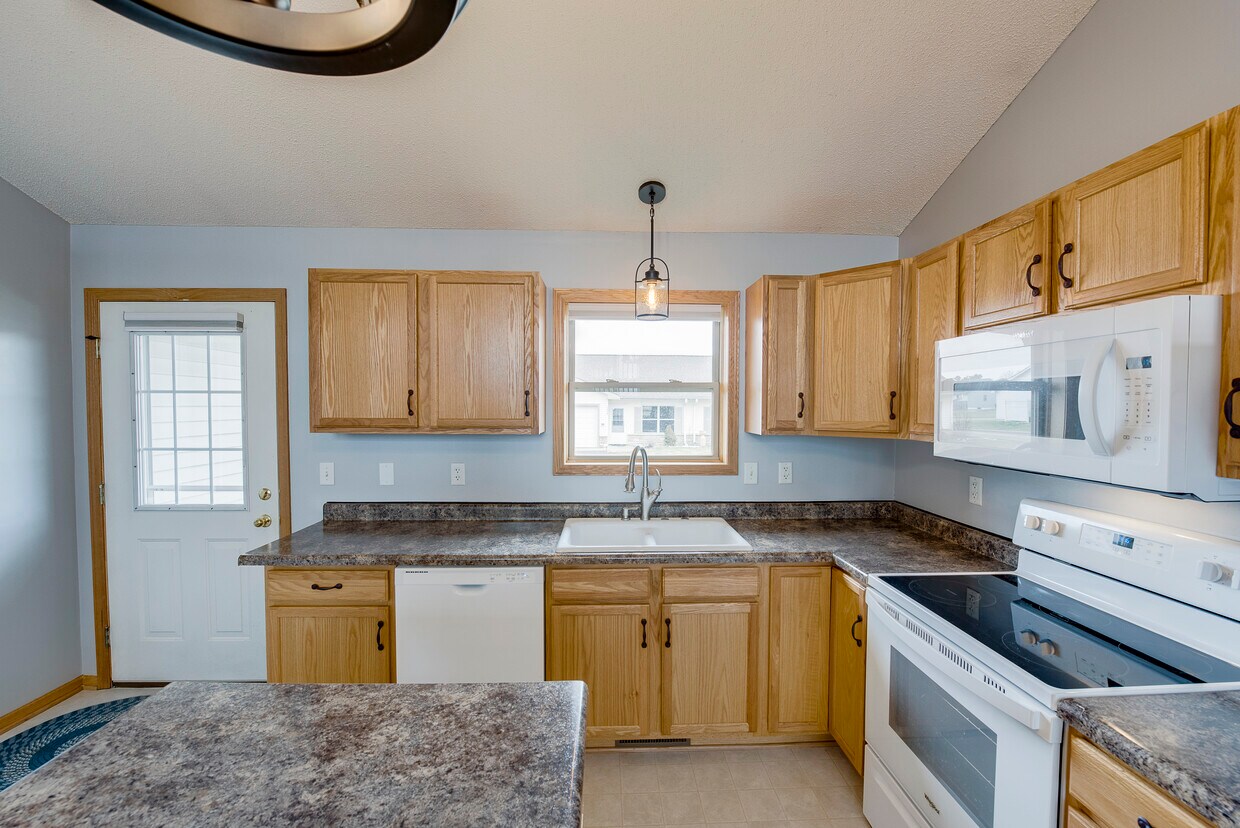 1702 Ponderosa Ln, New Richmond, WI 54017 Townhome Rentals in New