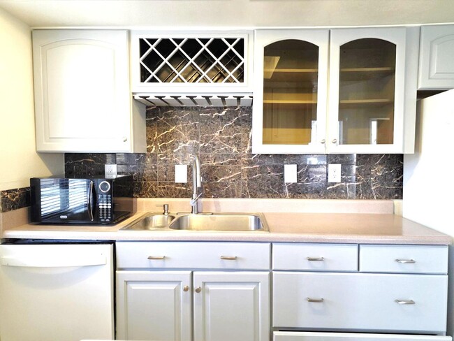 Building Photo - 17094 E Tennessee Dr