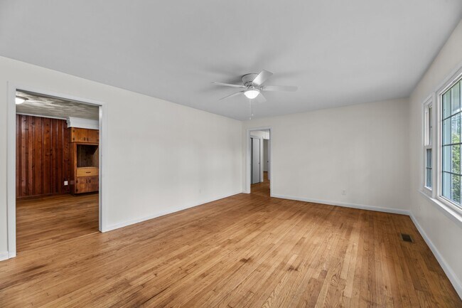 Foto del edificio - 607 Pinetree Dr