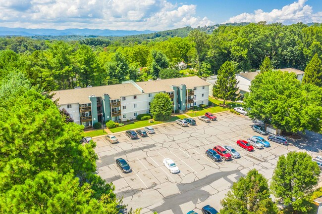 Foto del edificio - Manor Ridge Apartments